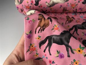 Bomuldsjersey - søde heste og blomster på varm lyserød bund, gots